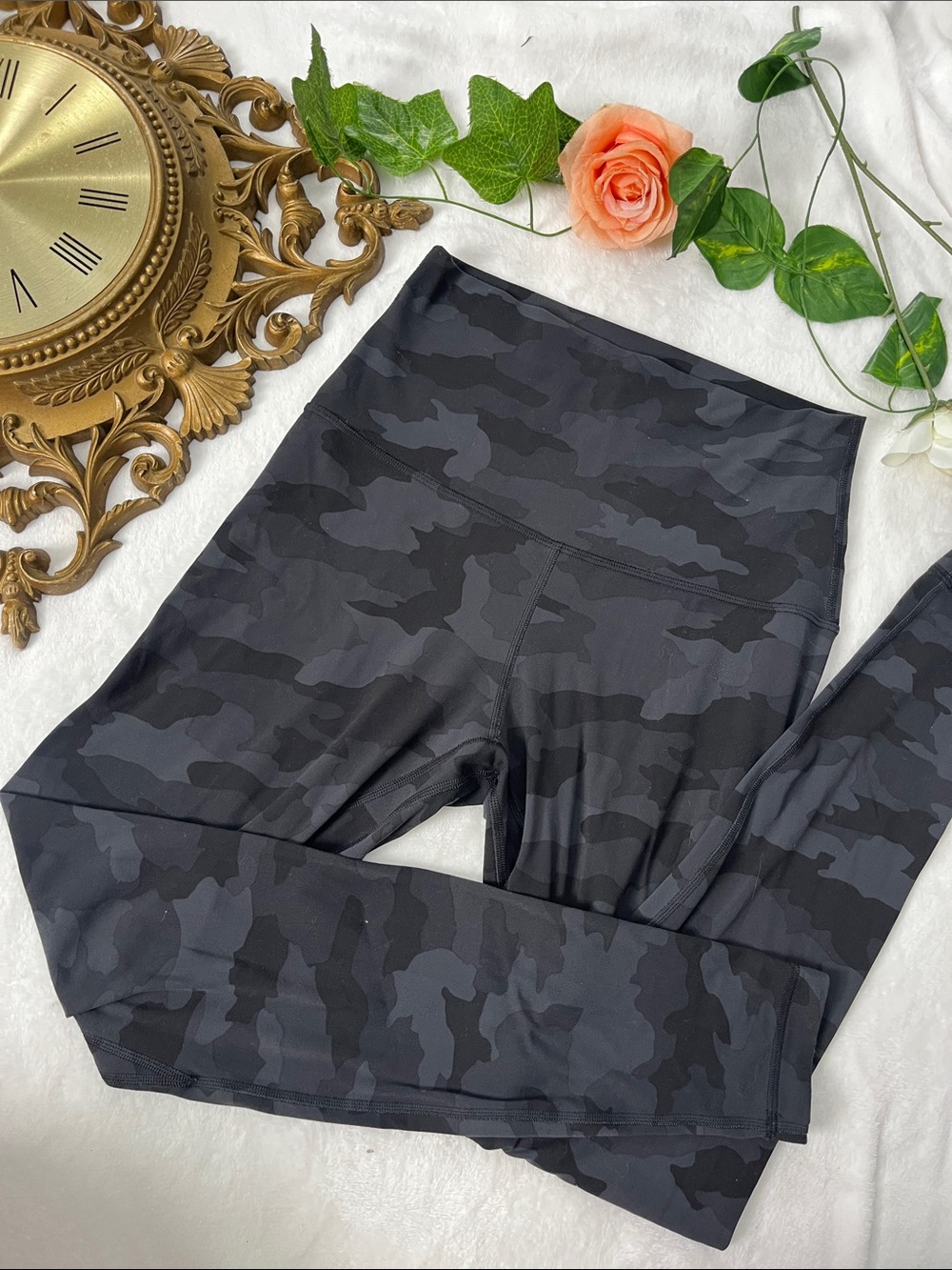 Lululemon High-Rise Camo Leggings in Black/Charcoal size 8